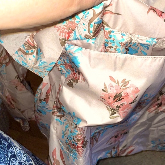 Gorgeous Floral Half Zip Rainwear - Picture 8 of 10